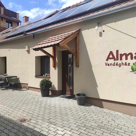 Alma Vendeghaz Hotel Veszprem Exterior photo