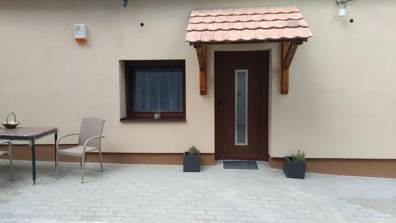 Alma Vendeghaz Hotel Veszprem Exterior photo